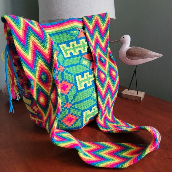 Wayuu Handmade Columbian Bucket Bag Multicolor - Picture 8 of 13